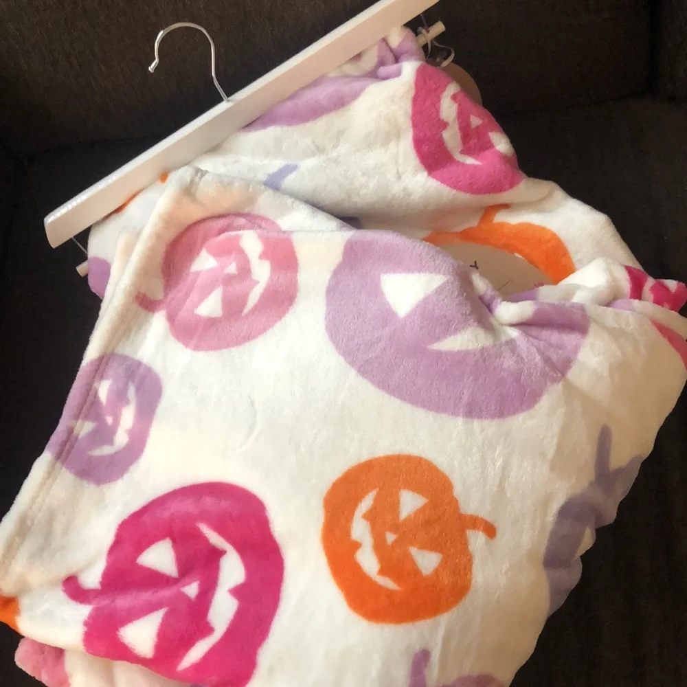 COLORFUL Jack O Lantern Pumpkins Halloween Throw Blanket